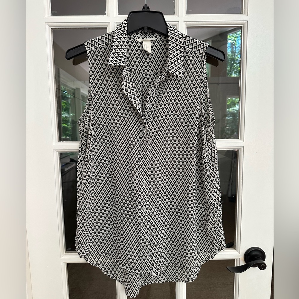⭐️ H&M Sleeveless blouse